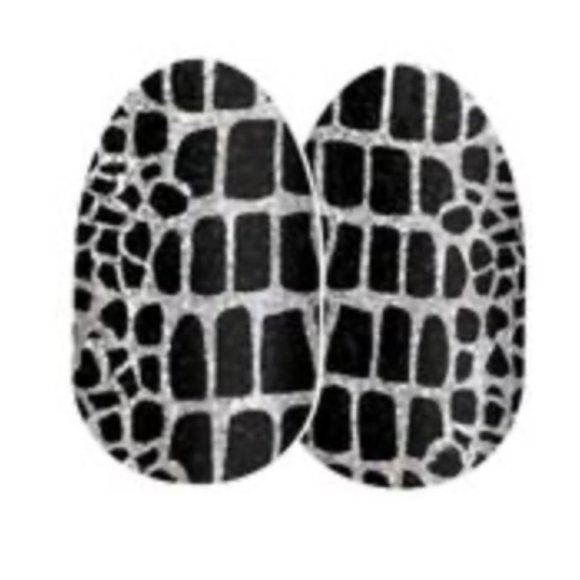 Color Street Nail Strips 🐍Hiss and Make Up💅 - Picture 3 of 6